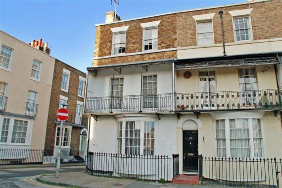4 Bedroom End of Ter...